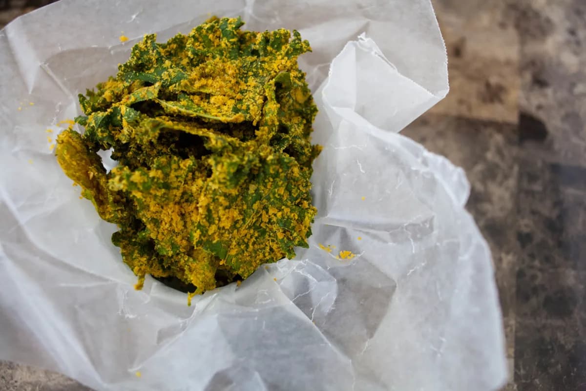 Chips de kale en freidora de aire