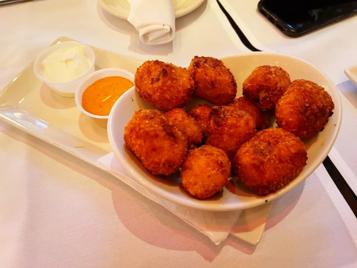 Papas noisette y bastón congeladas en freidora de aire