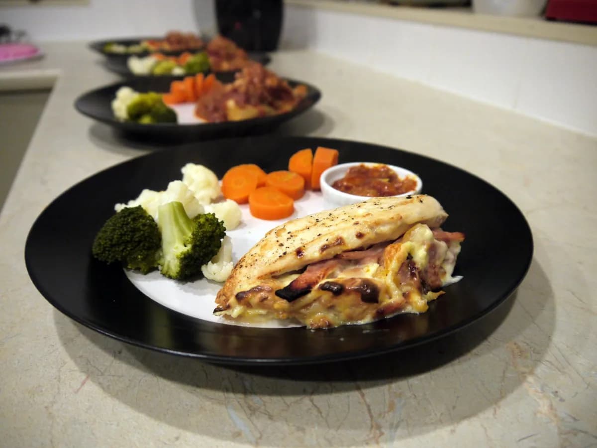 Pechuga rellena de espinaca y queso en freidora de aire